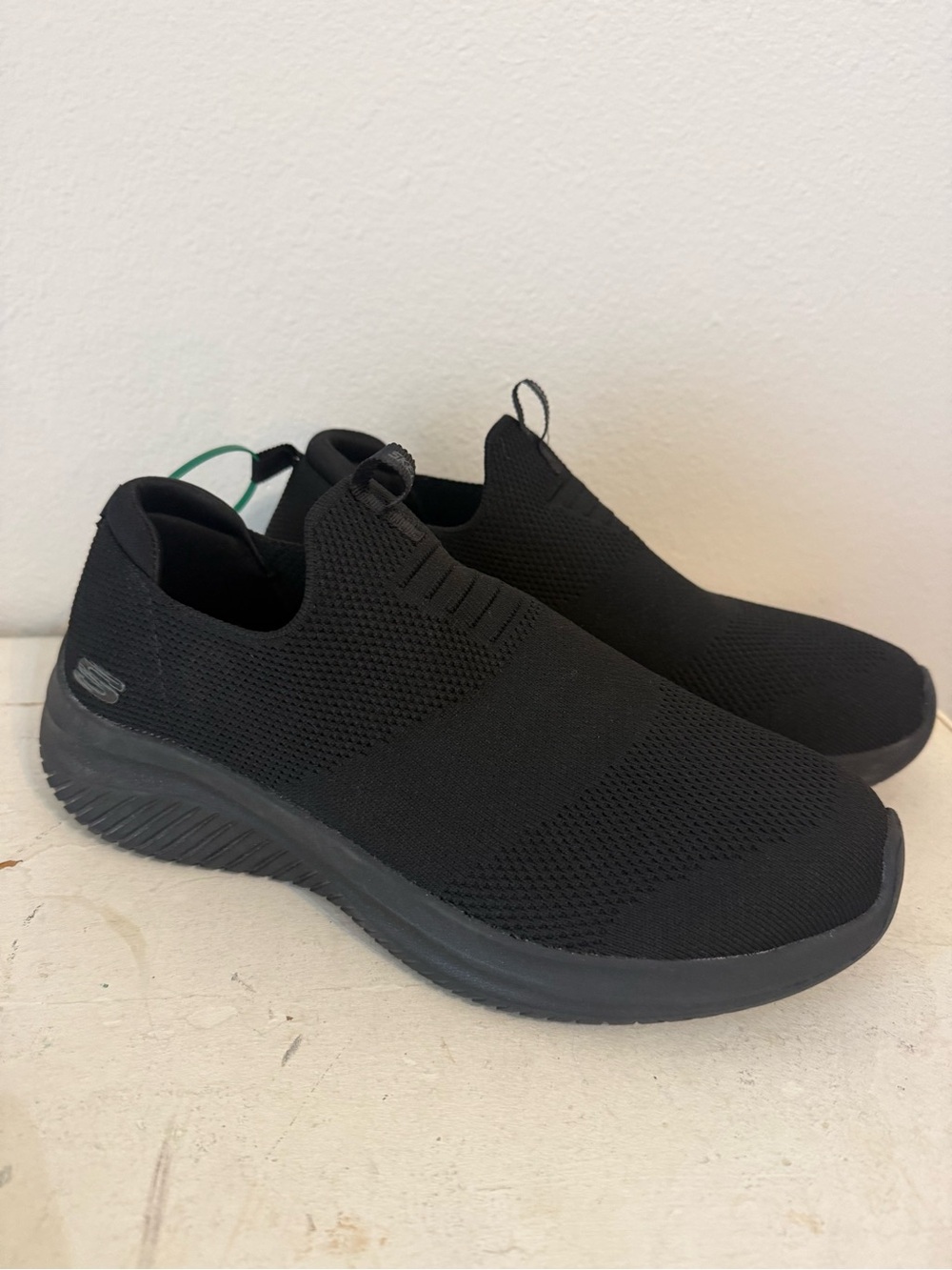 Skechers Slip-ins Ultra Flex 3.0 Cozy Streak Black tennis shoes Womens 9.5